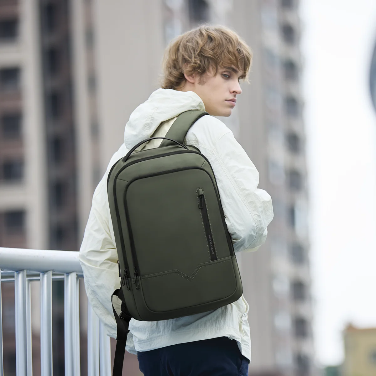 HK Expandable Business Backpac - Laptop Backpack 15.6 のレビューと価格